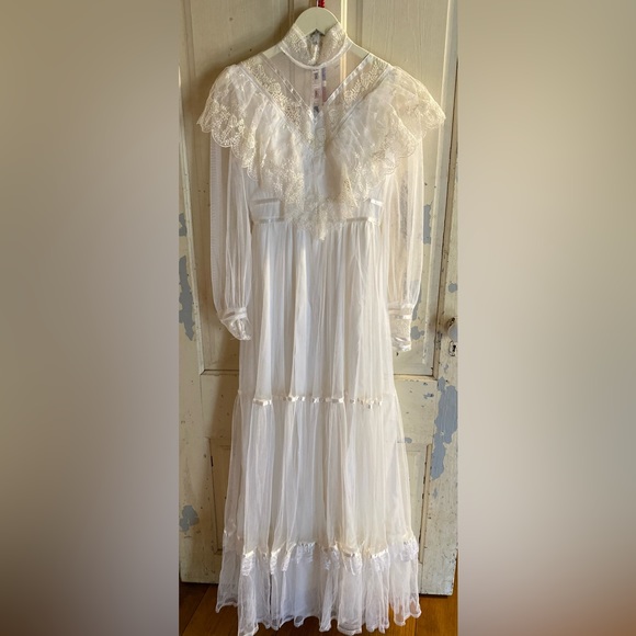 gunne sax wedding dress Gown Transplant Vintage chapel trainelegant Vintage 70s Gunne Sax Bridal